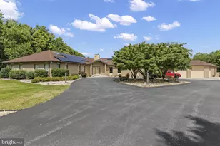 253 Brindle Rd, Mechanicsburg, PA 17050 - Photo 2