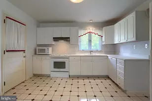 26 Amherst Dr, Camp Hill, PA 17011 - Photo 12