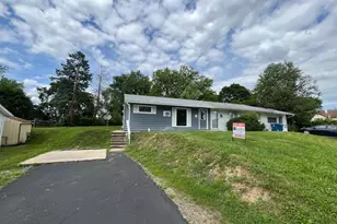 1819 Heishman Garden Dr, Carlisle, PA 17013 - Photo 2