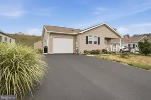 105 Glenridge Dr, Carlisle, PA 17015 - Photo 4