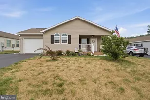 105 Glenridge Dr, Carlisle, PA 17015 - Photo 2