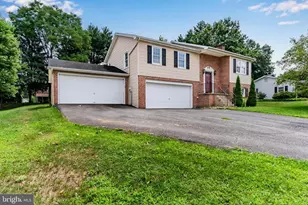 2210 Douglas Dr, Carlisle, PA 17013 - Photo 2