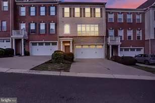 8 Indiana Cir, Lemoyne, PA 17043 - Photo 1