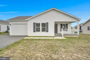 114 Glenridge Dr, Carlisle, PA 17015 - Photo 1