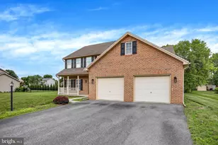 22 Coventry Dr, Carlisle, PA 17015 - Photo 2