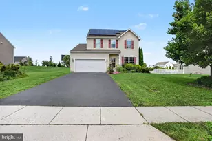 217 Berkshire Dr, Carlisle, PA 17015 - Photo 2