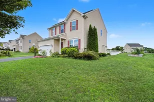 217 Berkshire Dr, Carlisle, PA 17015 - Photo 4