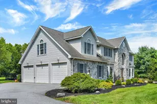 180 Meadow Ln, Mechanicsburg, PA 17055 - Photo 2