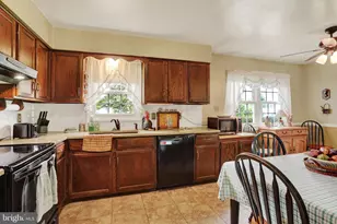 545 Boxwood Ln, Carlisle, PA 17015 - Photo 8