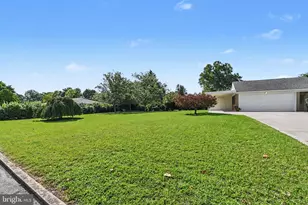 208 E Hillcrest Dr, Carlisle, PA 17013 - Photo 28