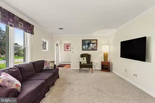 208 E Hillcrest Dr, Carlisle, PA 17013 - Photo 2