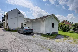 425 E King St, Shippensburg, PA 17257 - Photo 30