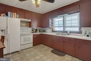 425 E King St, Shippensburg, PA 17257 - Photo 10