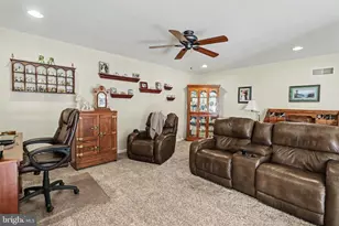 4280 Roth Farm Village Cir, Mechanicsburg, PA 17050 - Photo 16