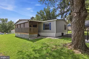 22 Magnolia Ln, Carlisle, PA 17015 - Photo 2