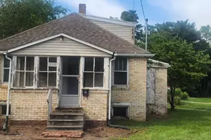33 E Pine St, Mount Holly Springs, PA 17065 - Photo 1
