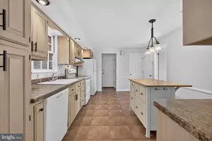 904 W Foxcroft Dr, Camp Hill, PA 17011 - Photo 8