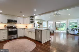 818 Meadow Ln, Camp Hill, PA 17011 - Photo 2