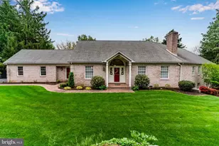 963 Walnut Ln, Carlisle, PA 17013 - Photo 2