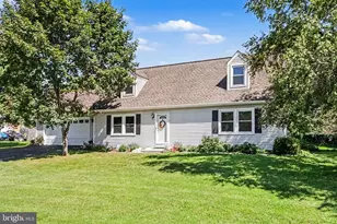 37 Goldenrod Dr, Carlisle, PA 17015 - Photo 4