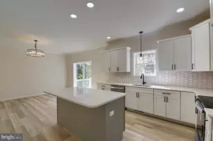 8 S Locust Ln, Mechanicsburg, PA 17050 - Photo 12