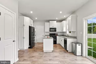 304 Lexington Ln, Shippensburg, PA 17257 - Photo 6