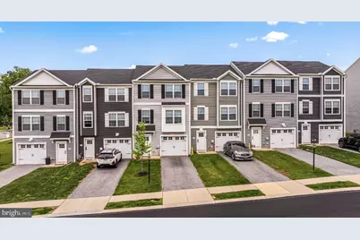 402 Alfalfa Dr, Carlisle, PA 17013 - Photo 1