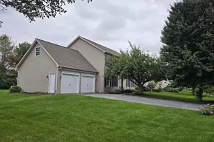 25 W Eppley Dr, Carlisle, PA 17015 - Photo 2