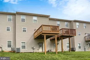 8 Vista Cir, Lemoyne, PA 17043 - Photo 2