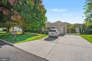 612 Park Hills Dr, Mechanicsburg, PA 17055 - Photo 1
