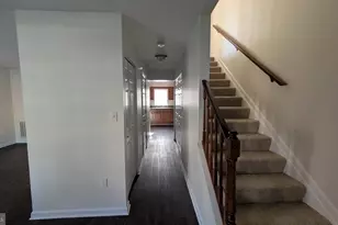 470 Stonehedge Ln, Mechanicsburg, PA 17055 - Photo 2