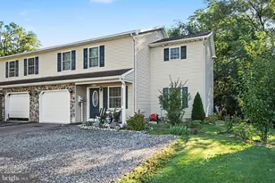 210 Sable Dr, Carlisle, PA 17013 - Photo 2