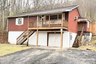 1165 E Catawissa St, Nesquehoning, PA 18240 - Photo 1