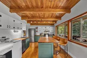 72 Forest Dr, Lake Harmony, PA 18624 - Photo 4