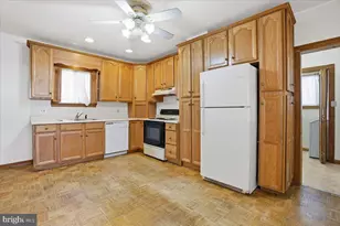 34 Spring Garden St, Lansford, PA 18232 - Photo 6