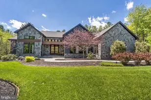 95 Nottingham Ct, Palmerton, PA 18071 - Photo 2