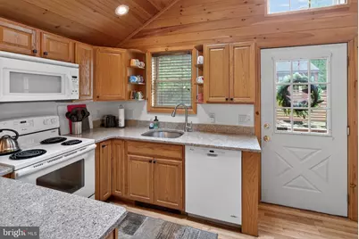 121 S Lake Drive, Lake Harmony, PA 18624 - Photo 10