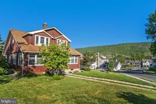 930 3rd St, Palmerton, PA 18071 - Photo 2