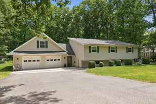 209 E Manor Ln, Lehighton, PA 18235 - Photo 4