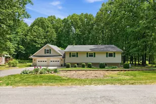 209 E Manor Ln, Lehighton, PA 18235 - Photo 1