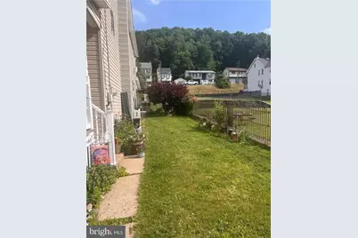 231 W Railroad Street, Nesquehoning, PA 18240 - Photo 2