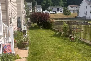 231 W Railroad St, Nesquehoning, PA 18240 - Photo 2