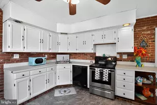 1079 Riverside Dr, Pottstown, PA 19465 - Photo 14