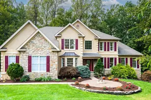 452 Springview Ln, Phoenixville, PA 19460 - Photo 2