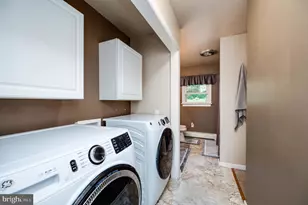 100 Warwick Rd, Elverson, PA 19520 - Photo 14