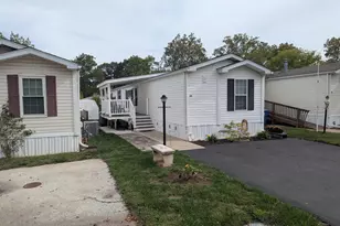 38 Rosewood Ln, Phoenixville, PA 19460 - Photo 2