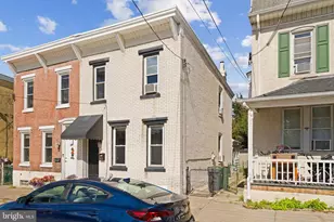 345 Hall St, Phoenixville, PA 19460 - Photo 2