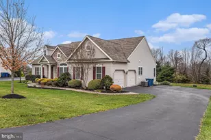 95 Clover Hill Ln, Spring City, PA 19475 - Photo 2