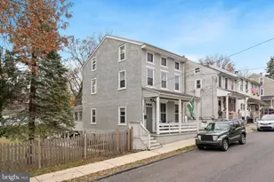 138 Hall St, Spring City, PA 19475 - Photo 2