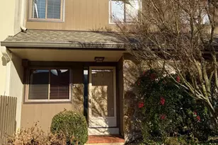 71 Oak Knoll Dr, Berwyn, PA 19312 - Photo 1